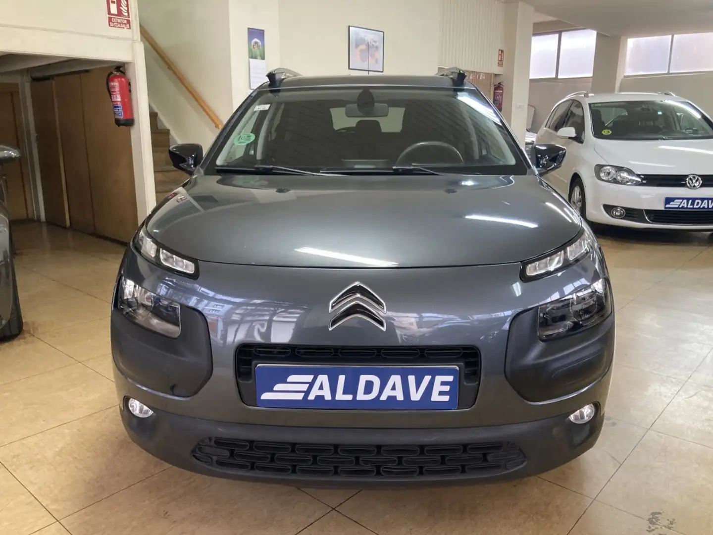 Citroen C4 Cactus 1.6 BlueHDi Shine 100 Gris - 2