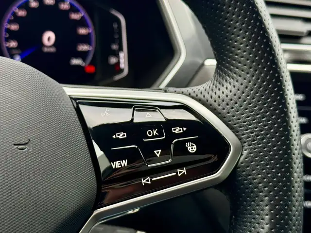 Volkswagen Tiguan view 12