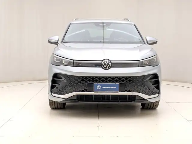 Volkswagen Tiguan view 2