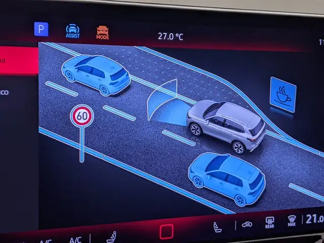 Volkswagen Tiguan view 15