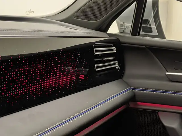Volkswagen Tiguan view 13