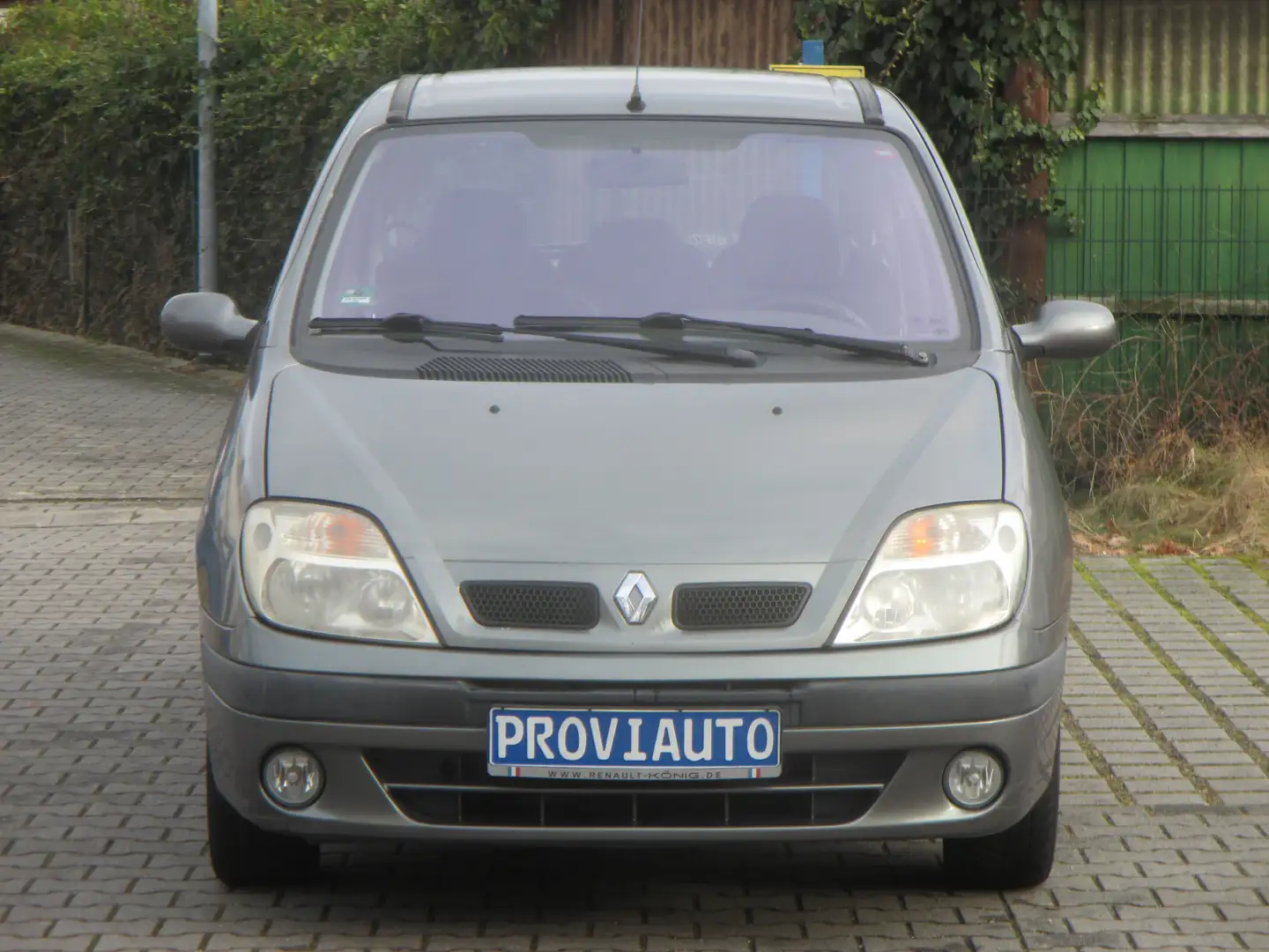 Renault Scenic 1.6 16V Grau - 2