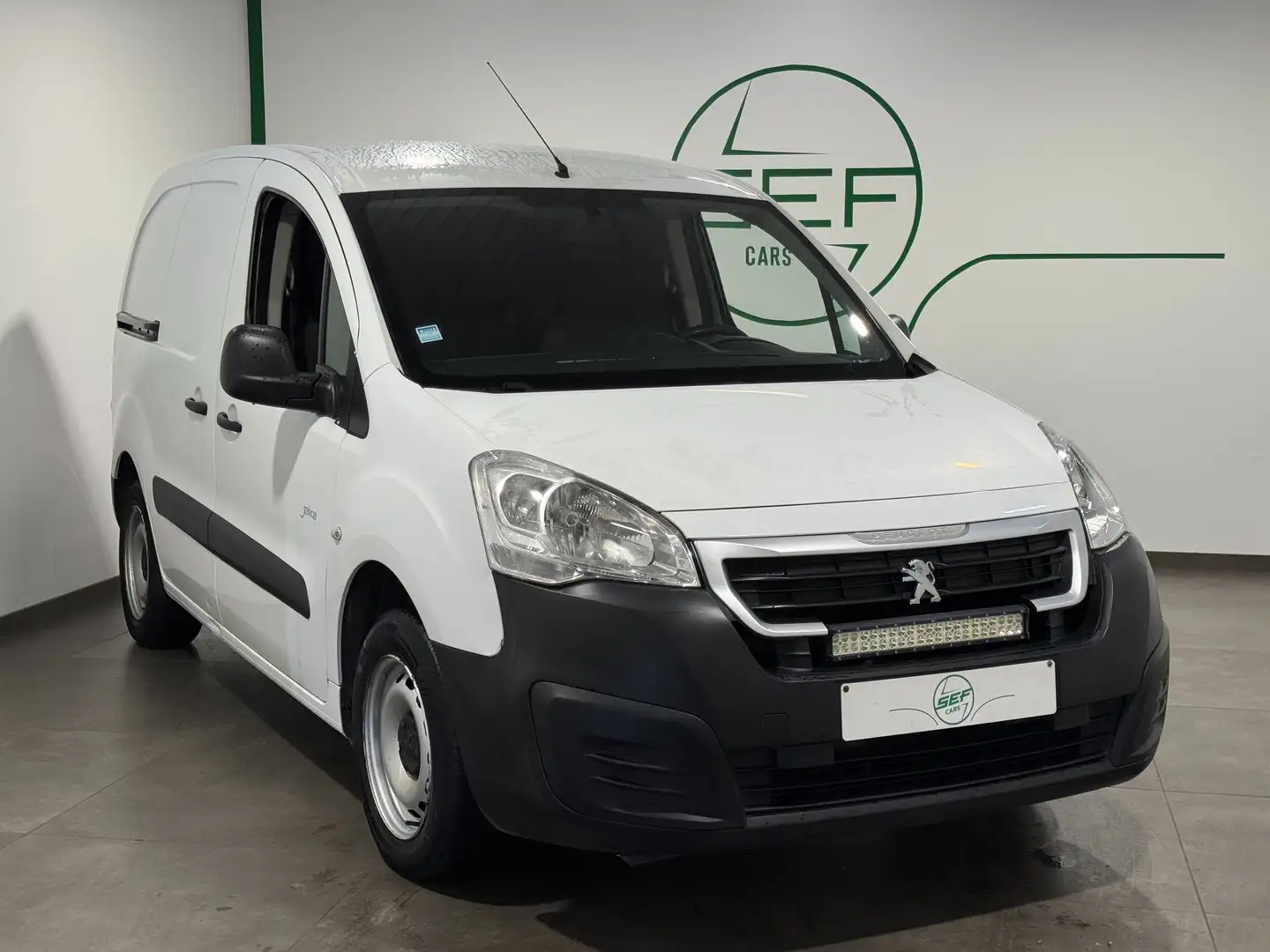 Peugeot Partner /1.6 HDI /A.C / Garantie 12 mois/ Euro 6b / Blanc - 2