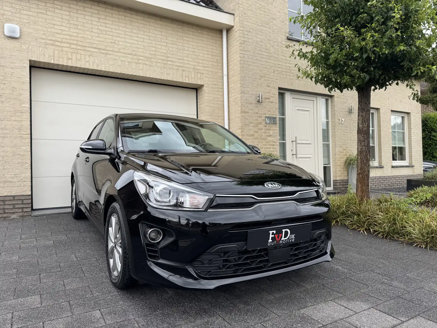 Kia Rio 1.2 ExecutiveLine Facelift Navi Leder Carplay Came Zwart - 1