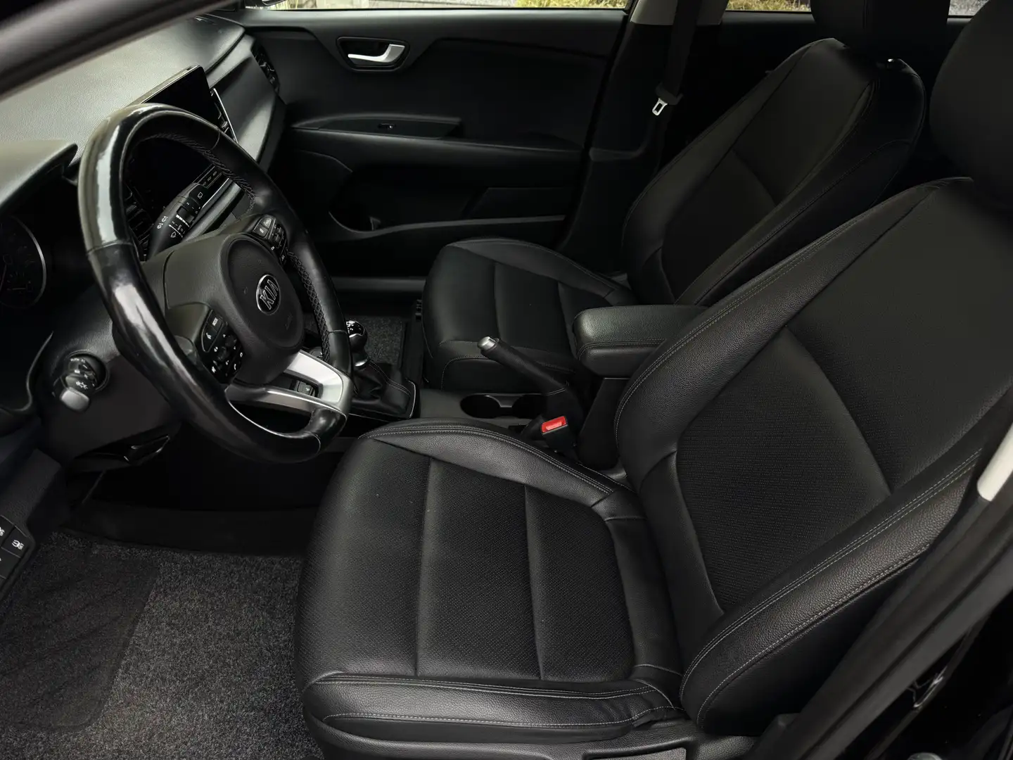 Kia Rio 1.2 ExecutiveLine Facelift Navi Leder Carplay Came Zwart - 2