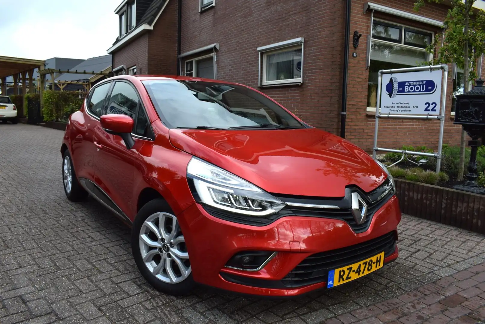 Renault Clio 1.2 TCe Intens AUTOM/5DRS/CRUISE/NAVI/LED/AIRCO-EC Rood - 2
