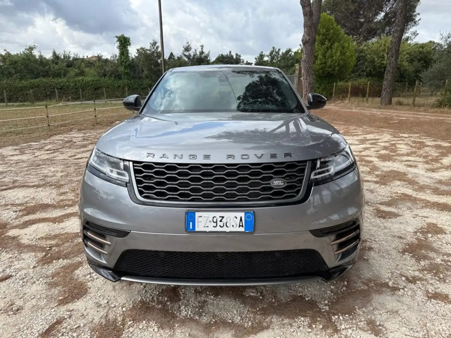 Land Rover Range Rover Velar 2.0D I4 180 CV R-Dynamic S AFFARE!!! Grau - 2