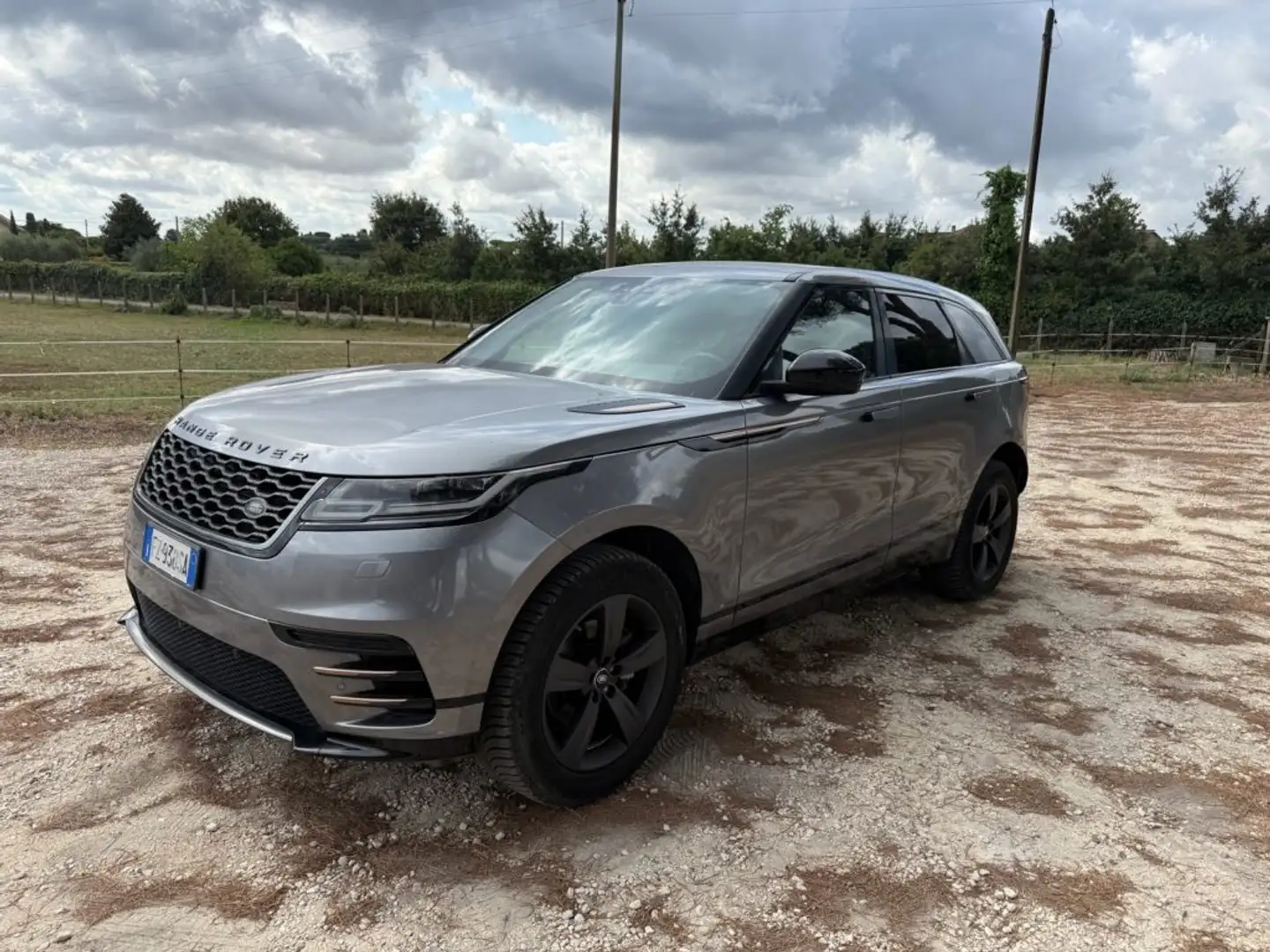 Land Rover Range Rover Velar 2.0D I4 180 CV R-Dynamic S AFFARE!!! Grau - 1