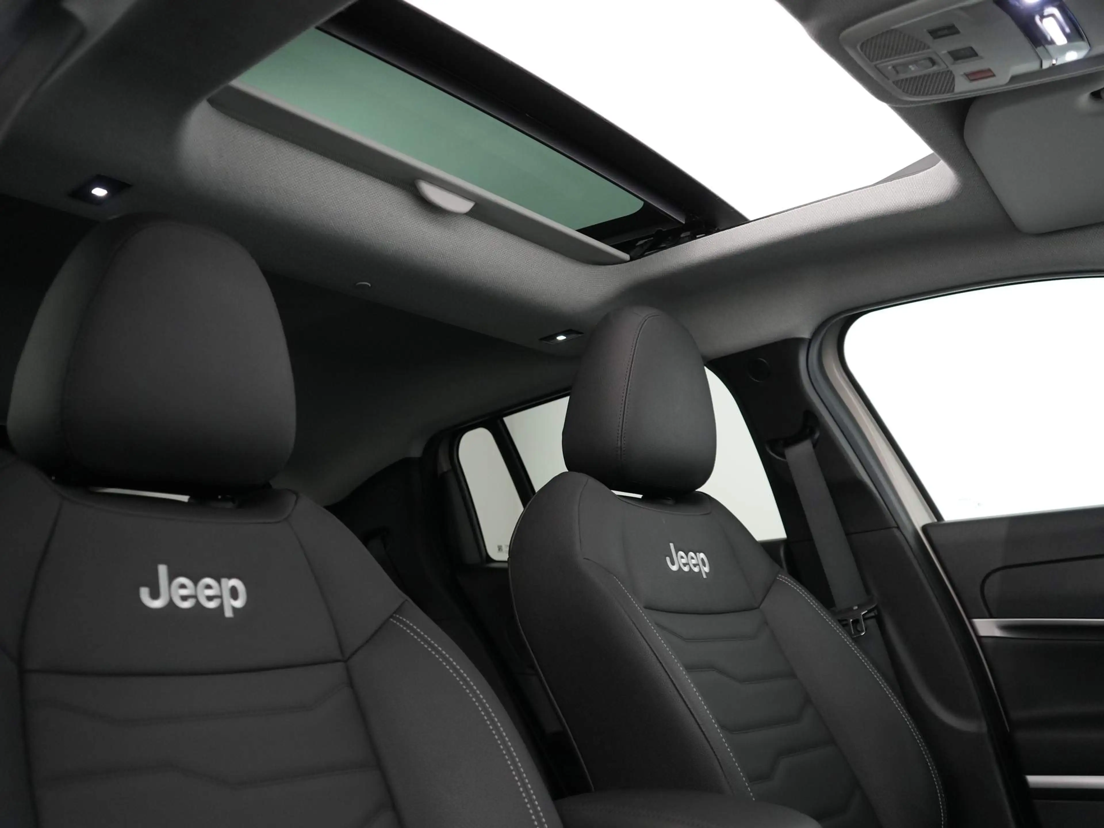 Jeep Avenger 1.2 e-Hybrid Summit | Leder en winterpakket | Adap — photo 12