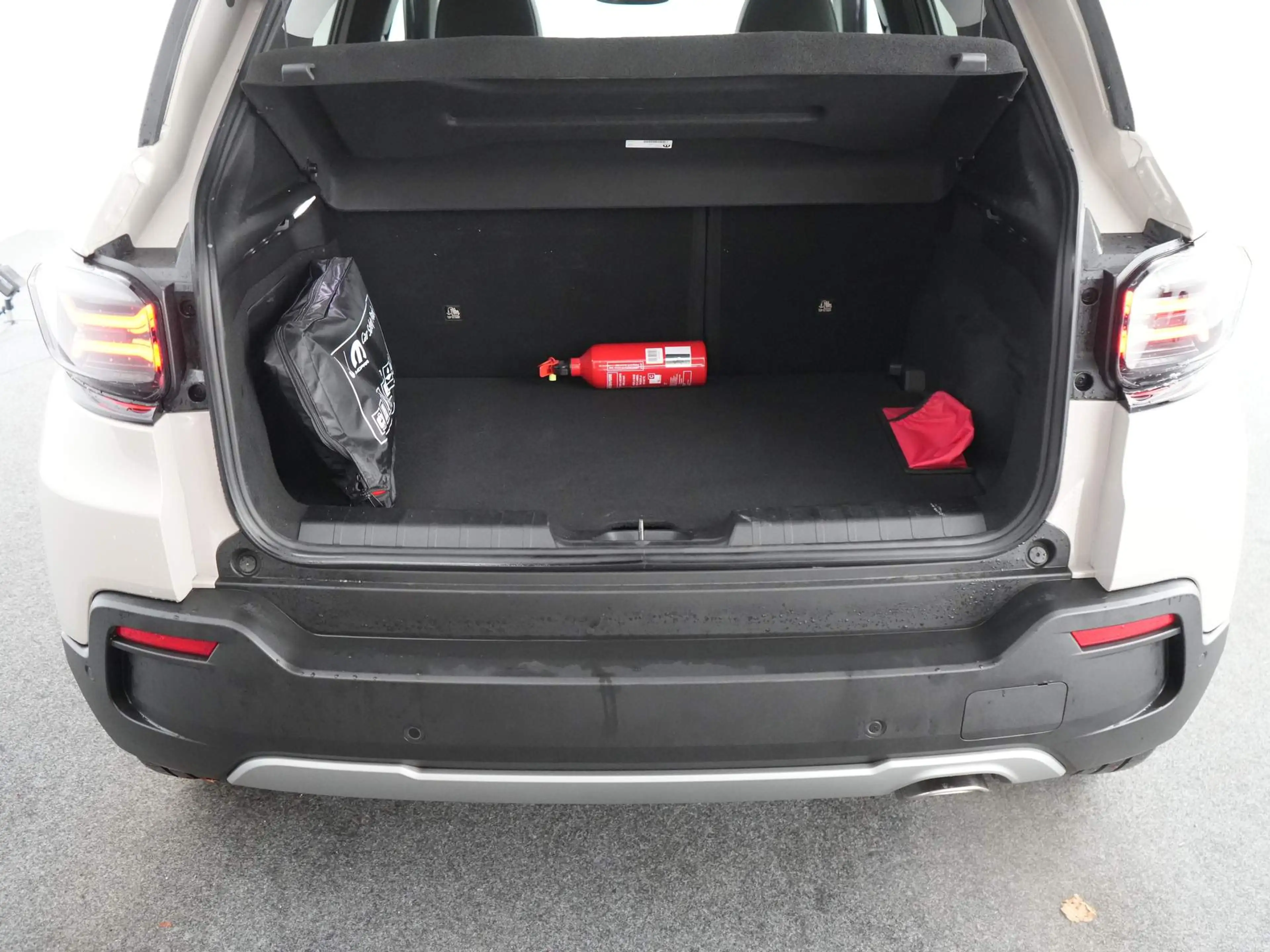Jeep Avenger 1.2 e-Hybrid Summit | Leder en winterpakket | Adap — photo 29