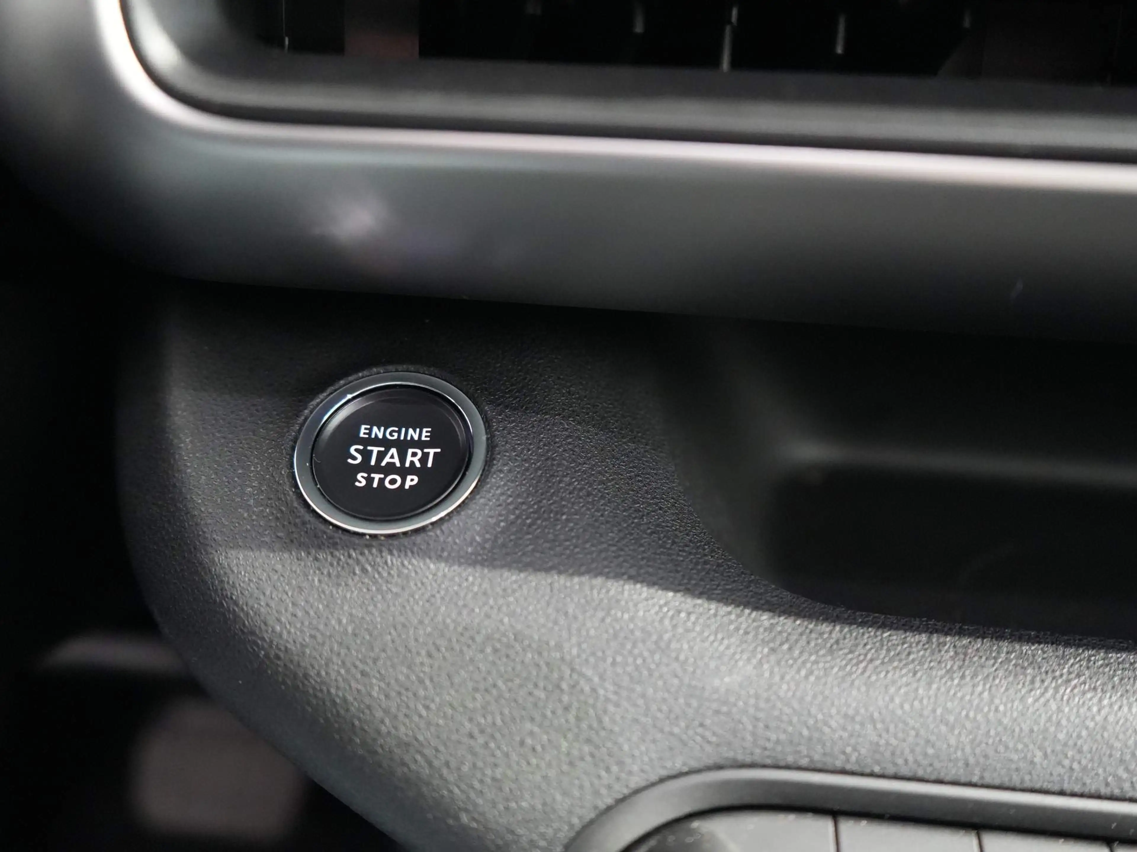 Jeep Avenger 1.2 e-Hybrid Summit | Leder en winterpakket | Adap — photo 35