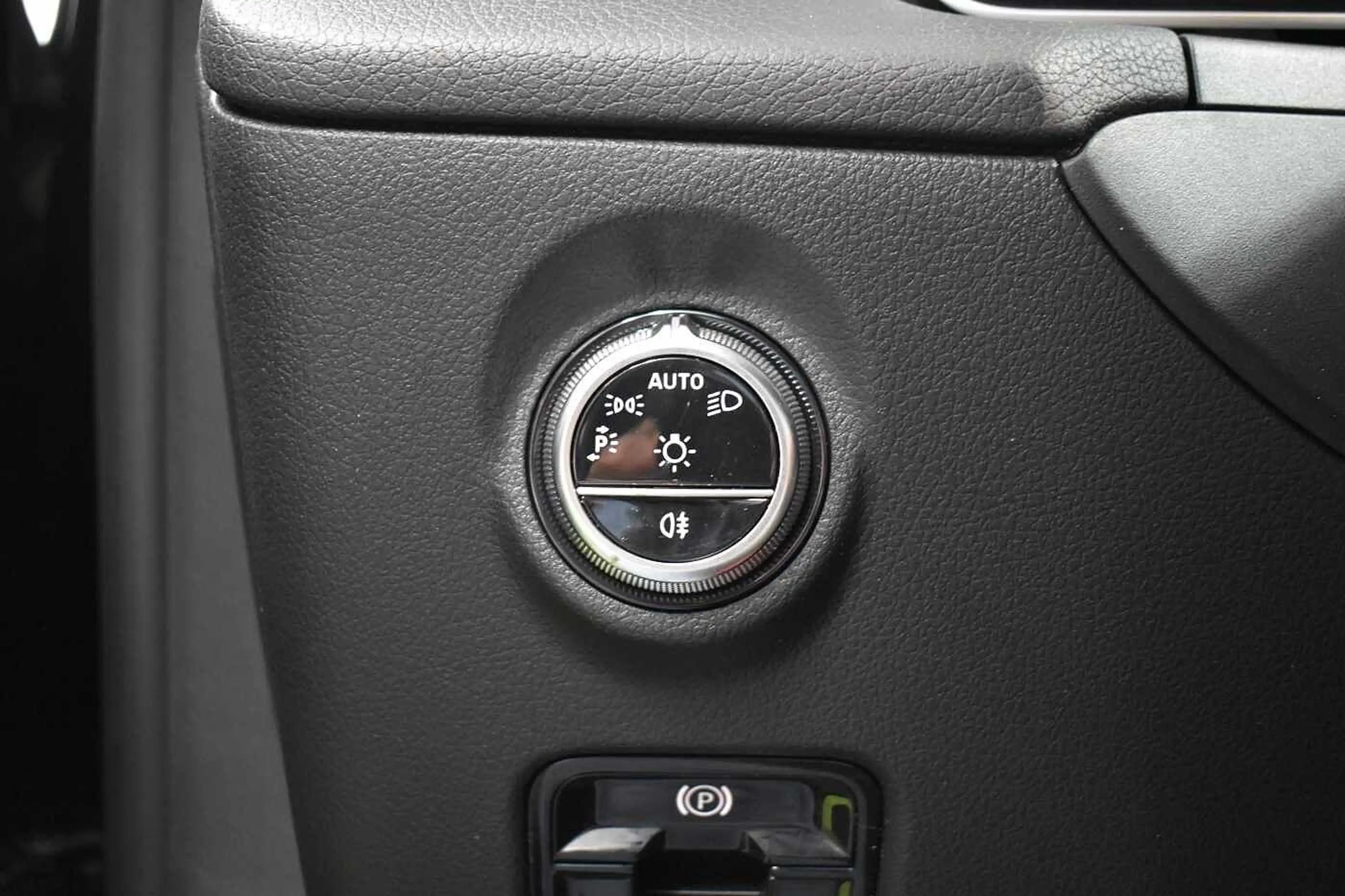 Mercedes-Benz C 180 Limousine Carplay + Verwarmde zetels — photo 14