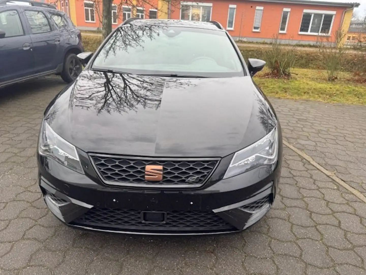 SEAT Leon Cupra 300 4Drive Schwarz - 1