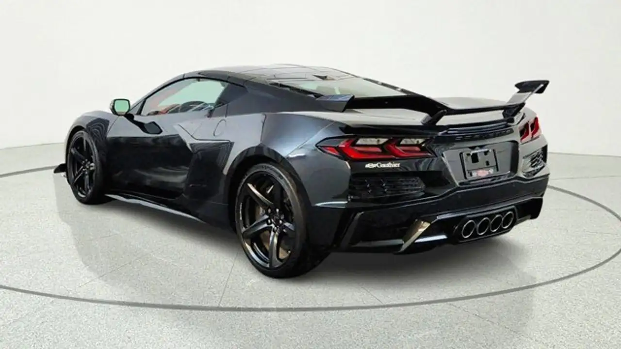 Chevrolet Corvette снимка Chevrolet Corvette