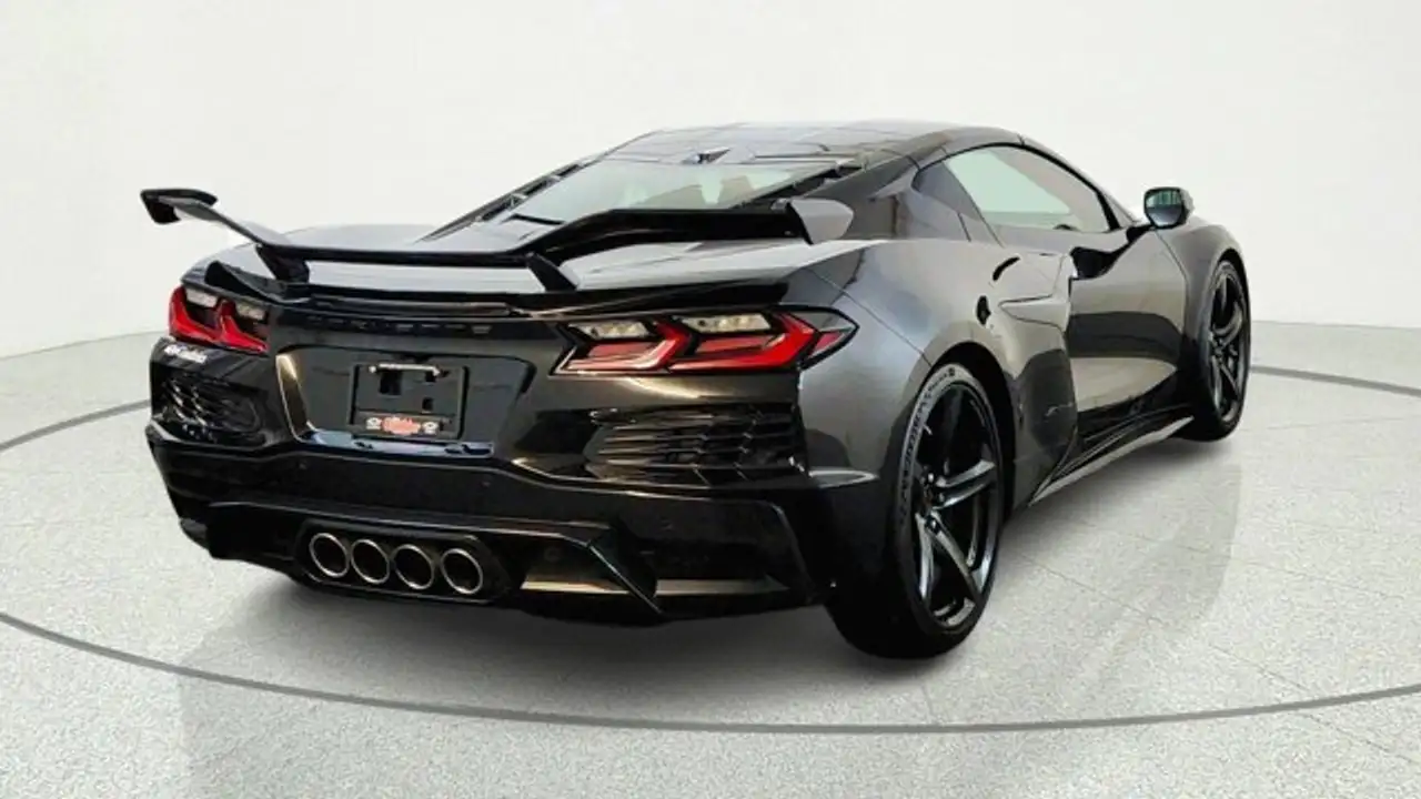 Chevrolet Corvette снимка Chevrolet Corvette