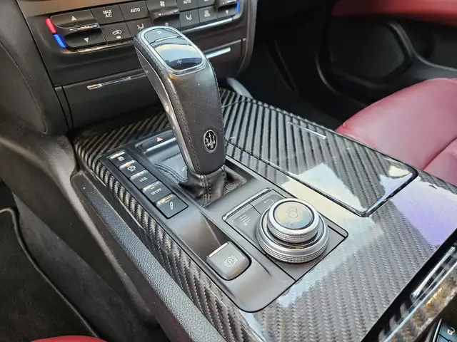 Maserati Ghibli view 14