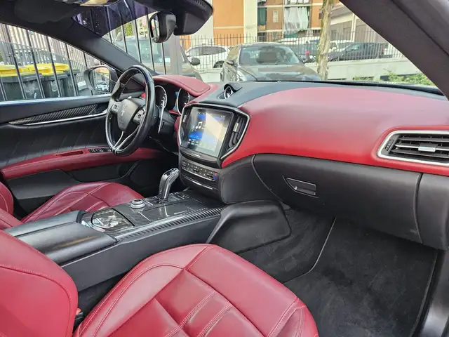 Maserati Ghibli view 16