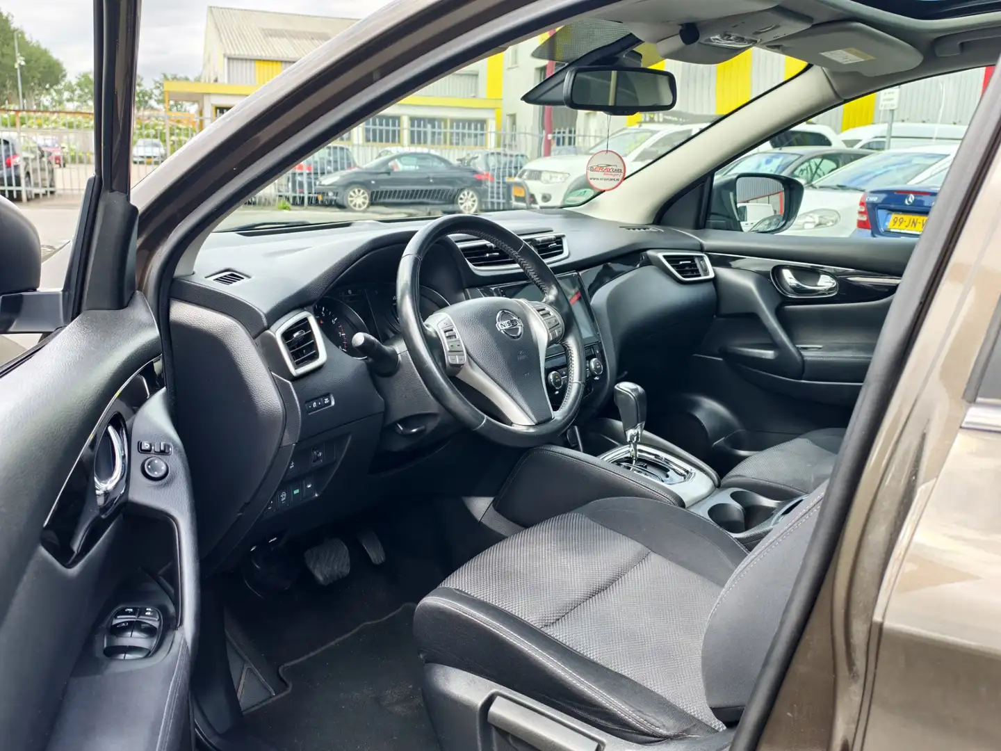 Nissan Qashqai 1.2 Connect Edition / AUTOMAAT / PANO / NAVI / 360 Bruin - 2