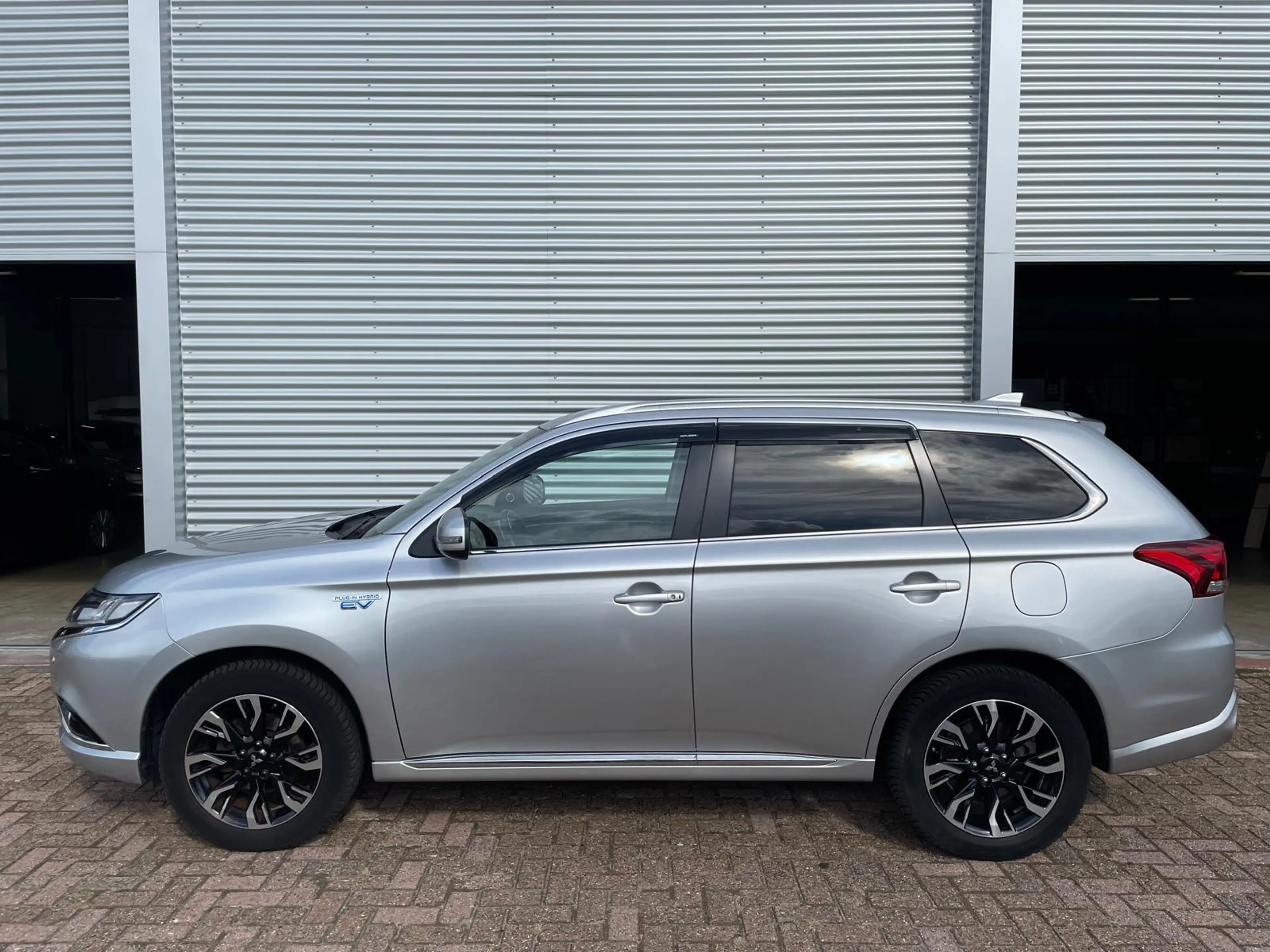 Mitsubishi Outlander 2.0 PHEV Premium Nieuwe Accupakket met 30000km! SO — photo 2
