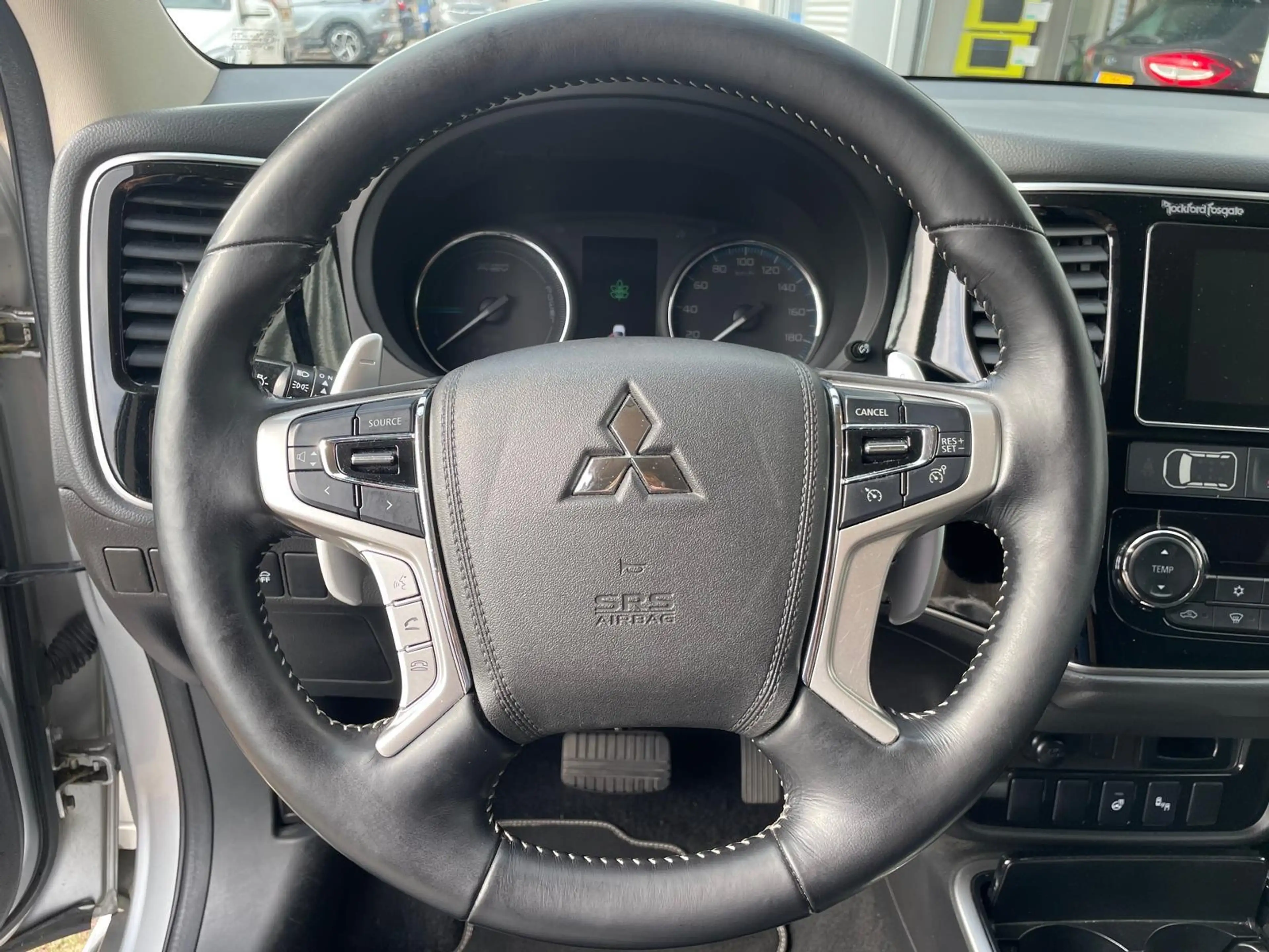 Mitsubishi Outlander 2.0 PHEV Premium Nieuwe Accupakket met 30000km! SO — photo 12