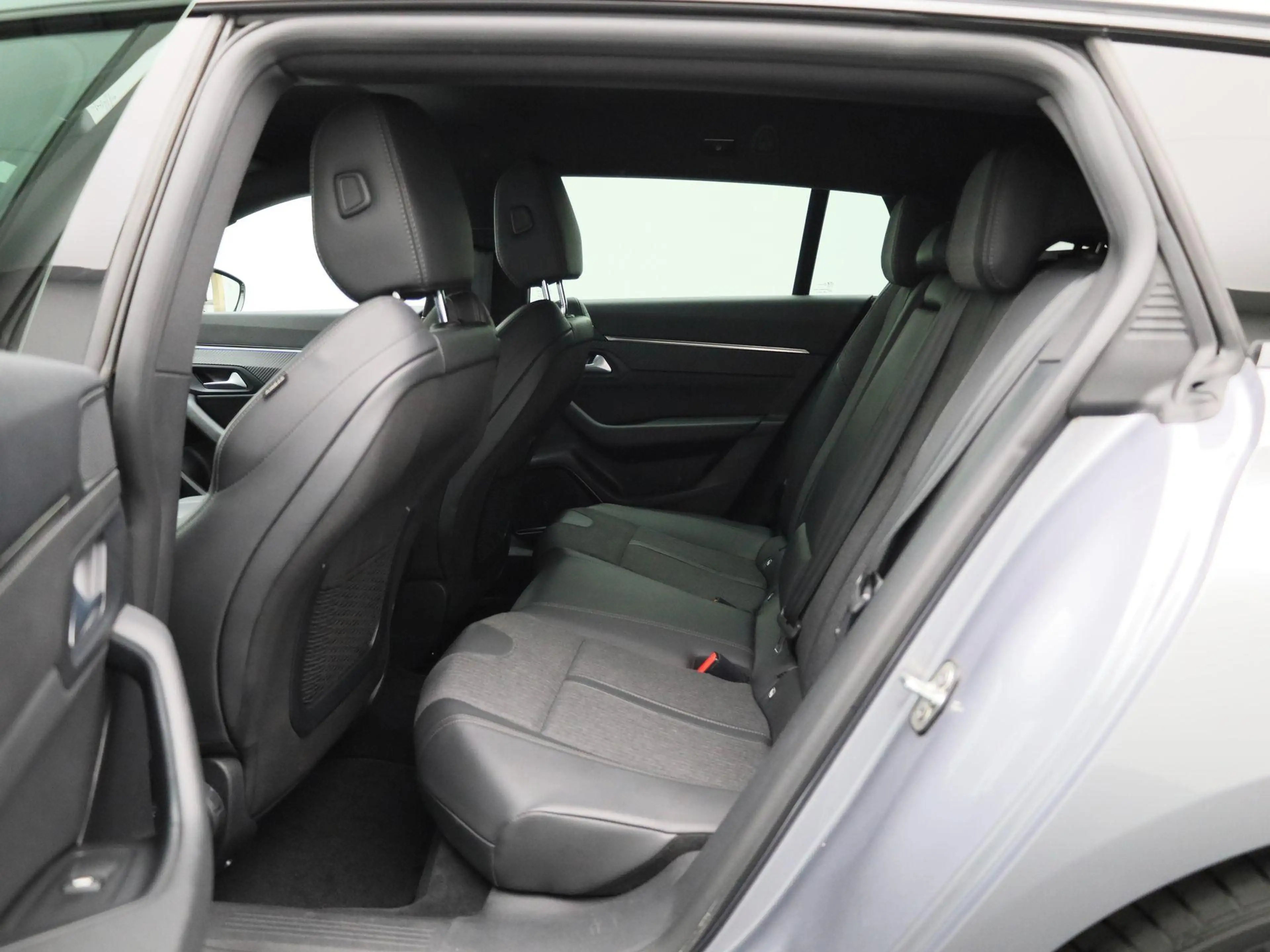 Peugeot 508 SW 1.5 BlueHDi 130 S&S EAT8 Active | Camera | PDC — photo 12