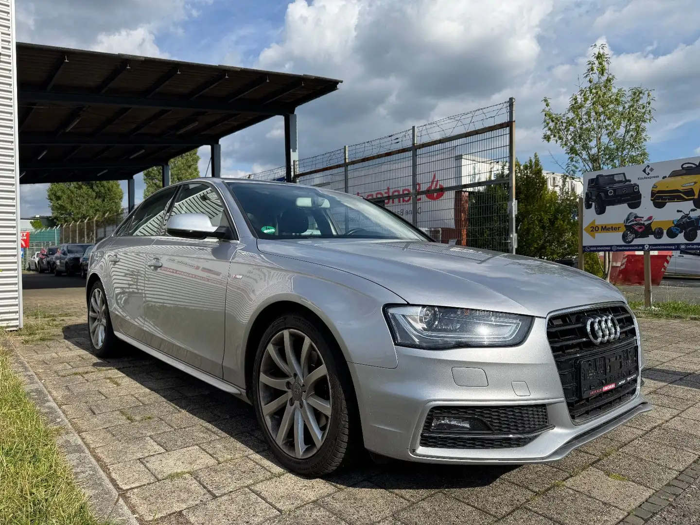 Audi A4 2.0 Tdi Lim. S Line AUT/NAVI/LEDER/XENON/TEMP Silber - 2