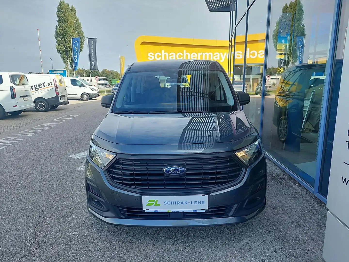 Ford Grand Tourneo Connect 2,0 EcoBlue L2 Trend Grau - 2