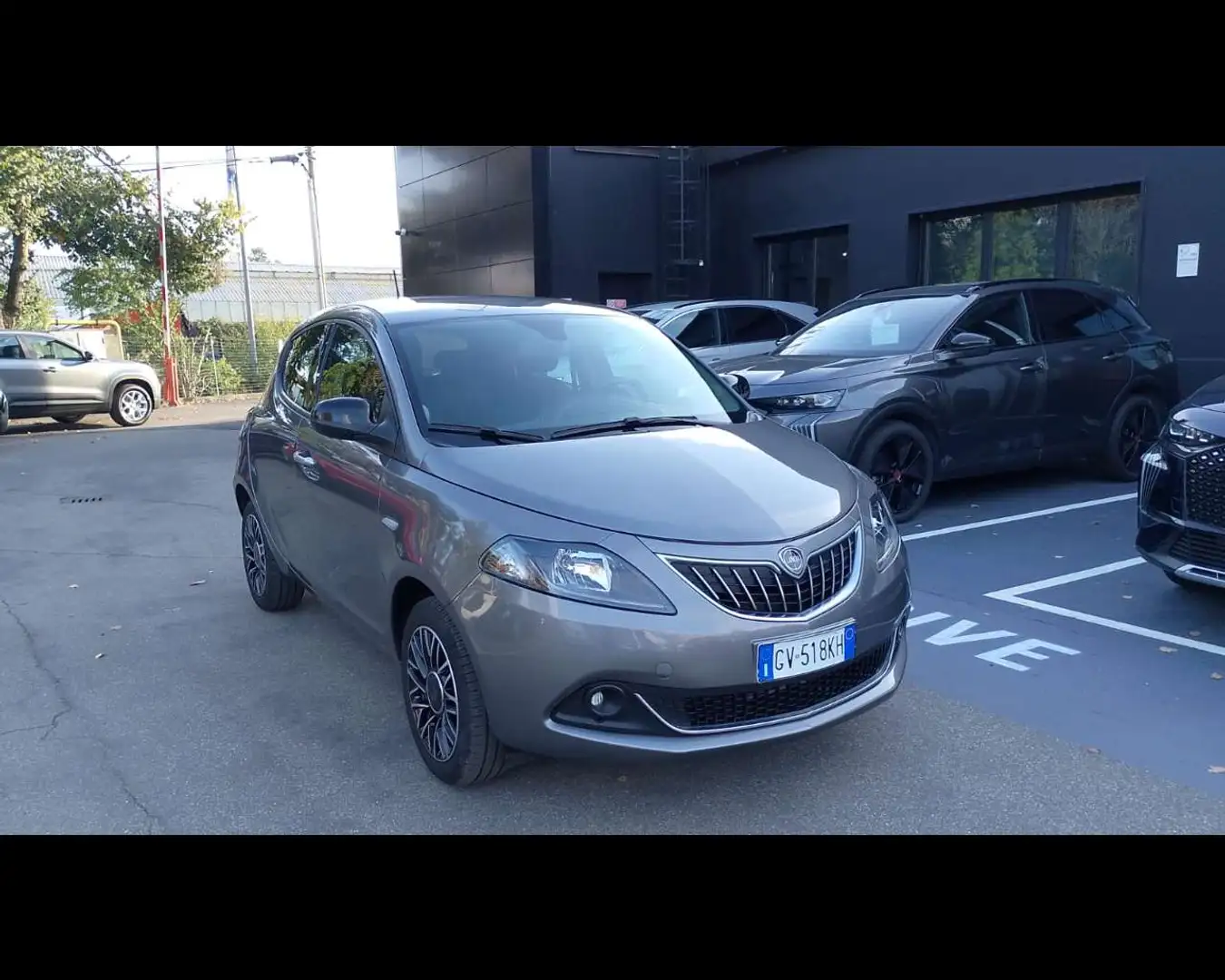 Lancia Ypsilon 3ª serie - Ypsilon 1.0 FireFly 5 porte S&S Hybrid Grigio - 2