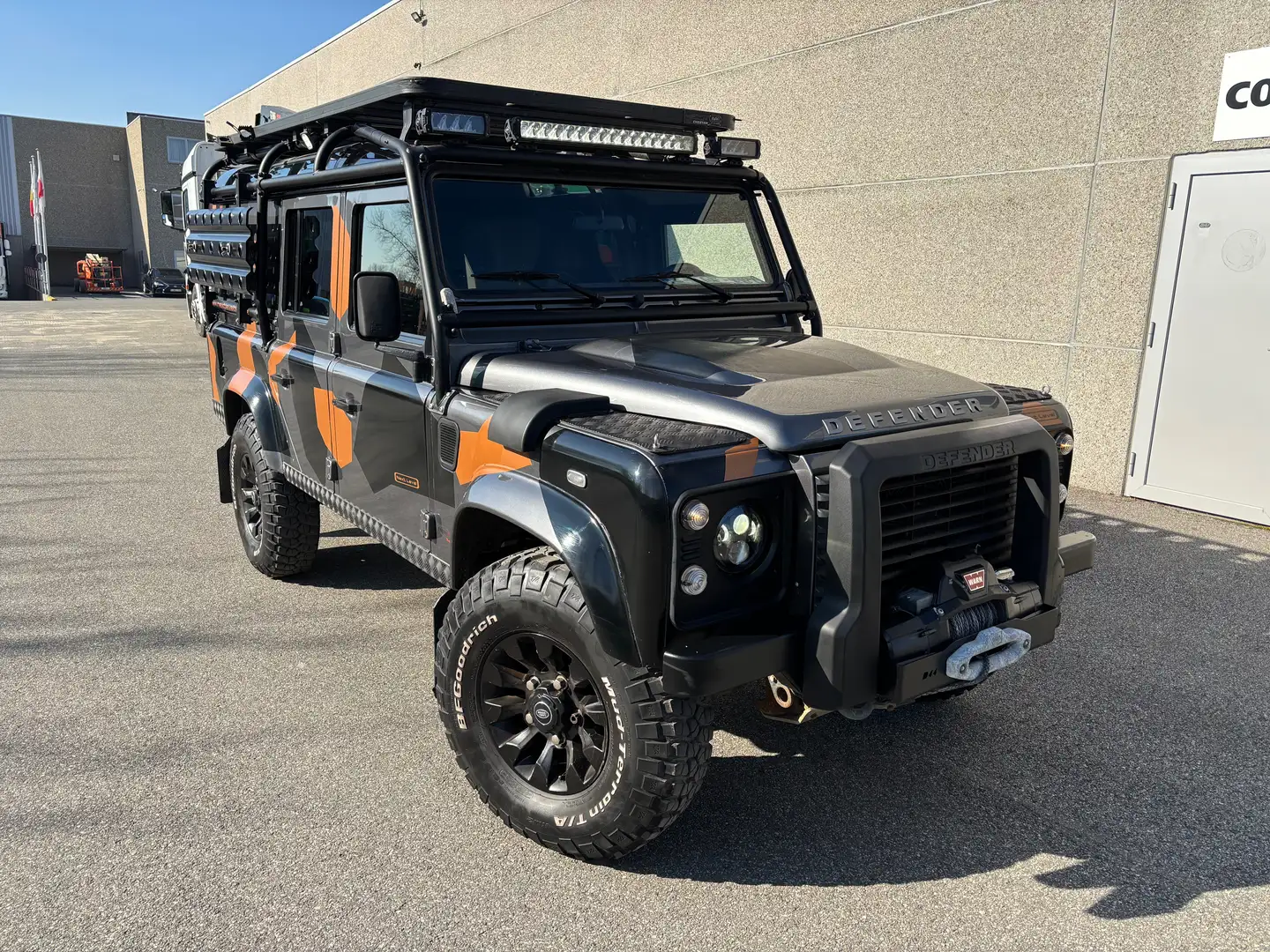 Land Rover Defender 2.2 Turbo - D SE DPF *FULL*LED*WINCH* Сірий - 1
