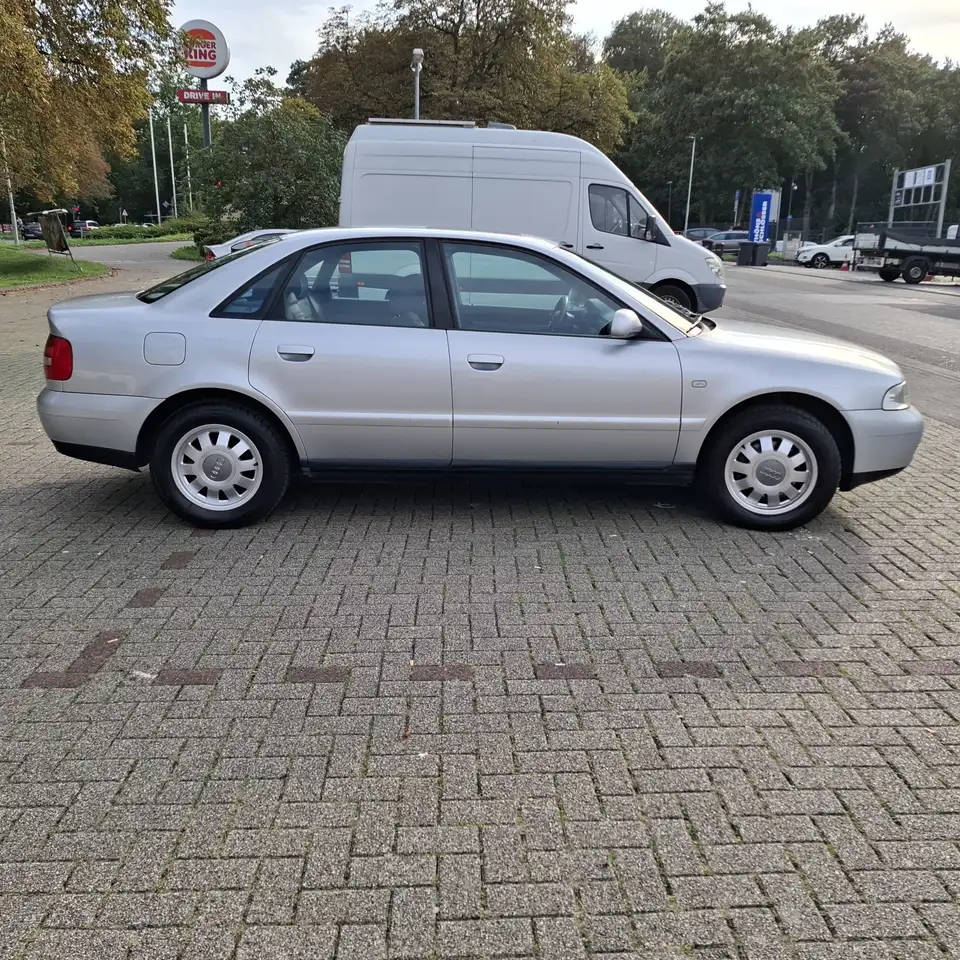 Audi A4 1.6, foto 8