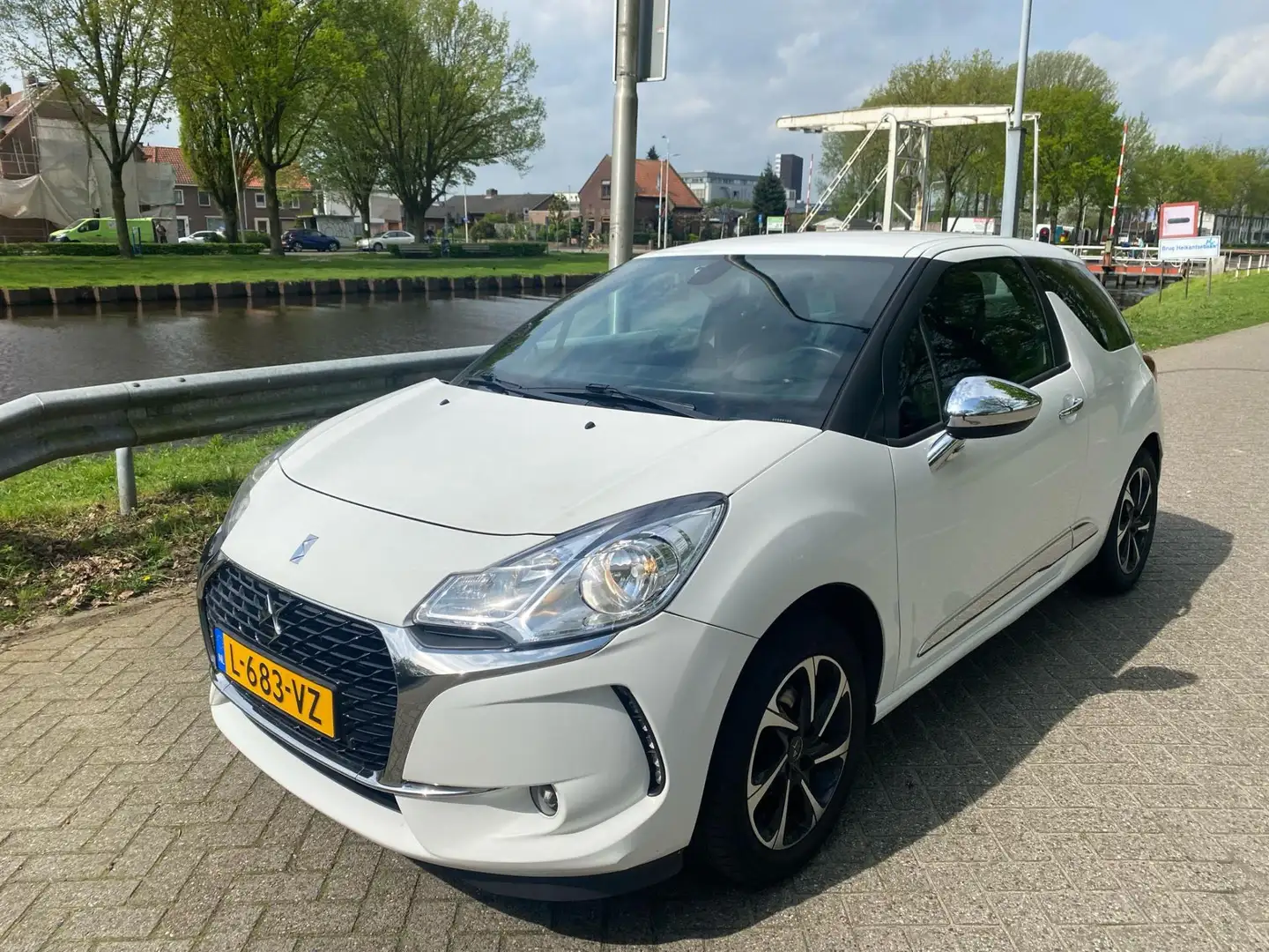 DS Automobiles DS 3 1.2 PureTech So Chic airco navigatie cruis control Bianco - 2