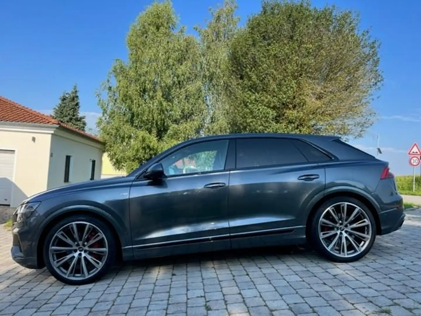 Audi Q8 50 TDI quattro S-line #23" #B&O #sofort Grau - 1