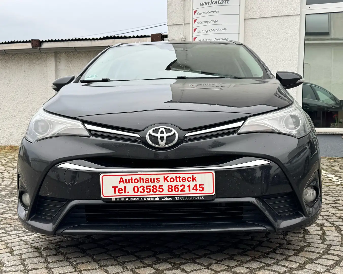 Toyota Avensis Avensis Combi Diesel Touring Sports 2.0 Edition-S Schwarz - 1