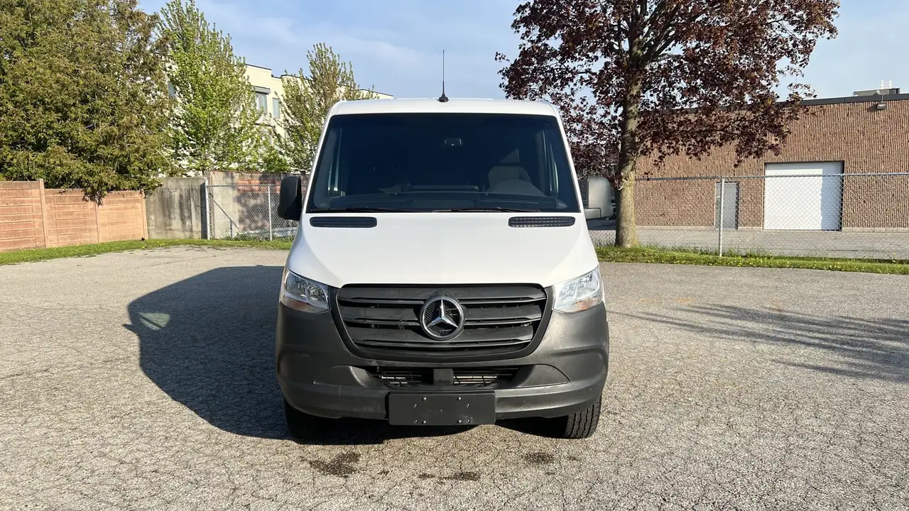 Mercedes-Benz Sprinter снимка Mercedes-Benz Sprinter