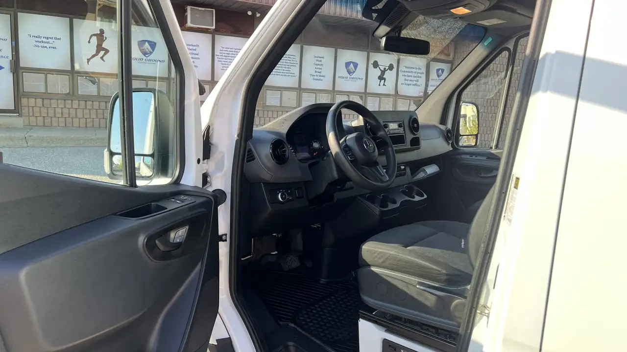 Mercedes-Benz Sprinter снимка Mercedes-Benz Sprinter