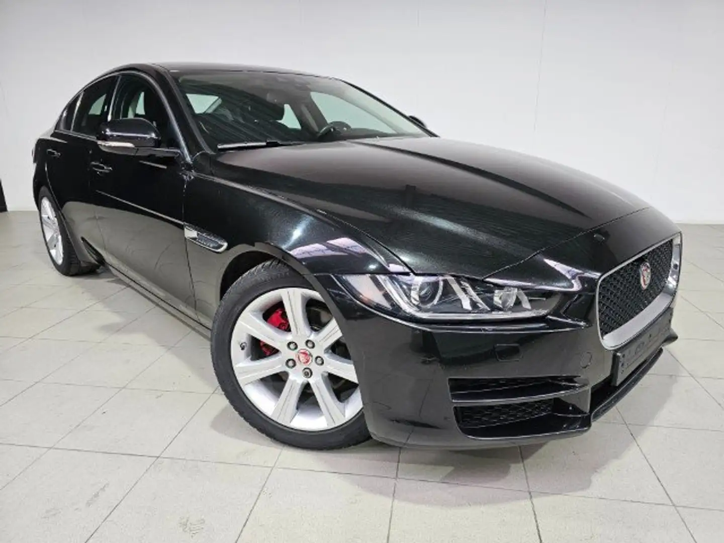 Jaguar XE XE 20d Portfolio - 1