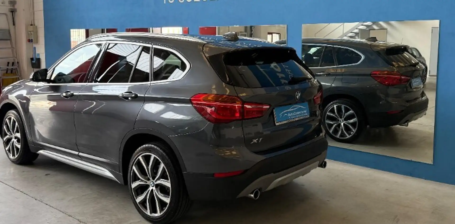 BMW X1 X1 sDrive18d xLine Бежевий - 2