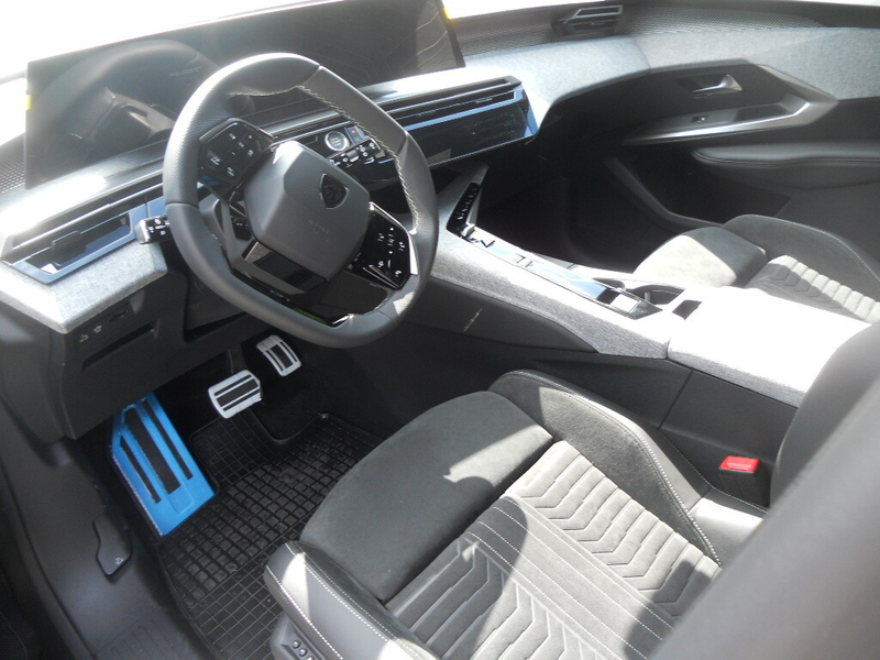 Peugeot 5008 Elektro 210 73kWh — photo 6