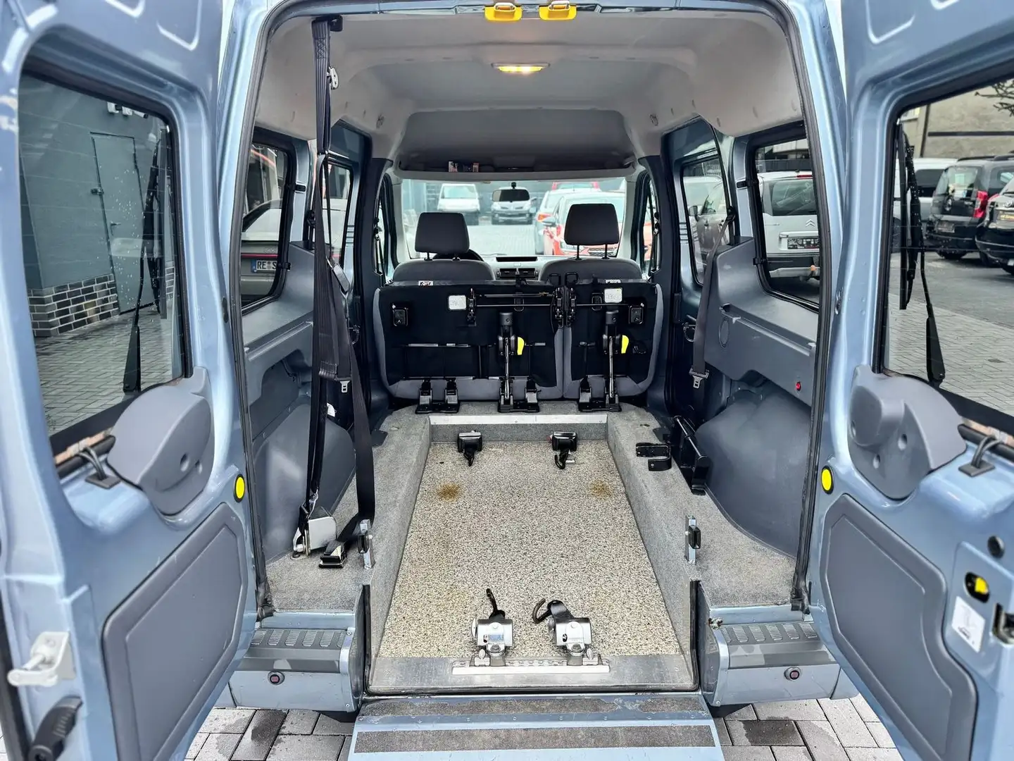 Ford Tourneo Connect 'Behindertengerecht-Rampe' Blau - 2