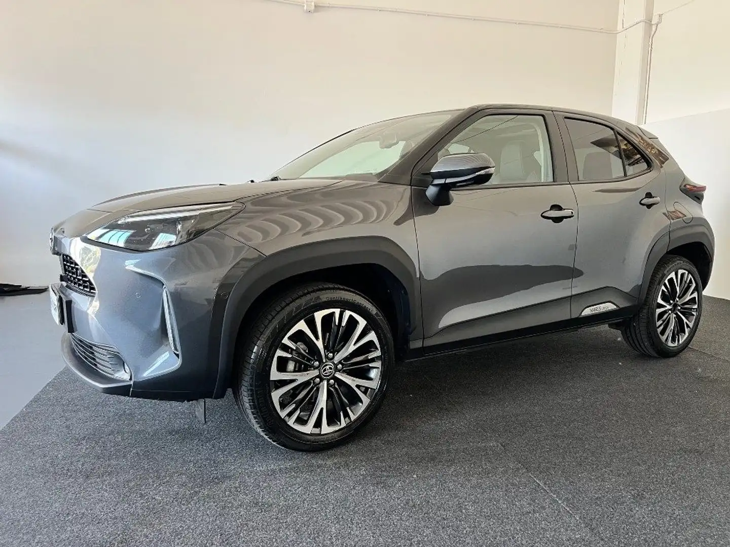 Toyota Yaris Cross 1.5 Hybrid 5p. E-CVT Lounge Prezzo Reale Grigio - 2