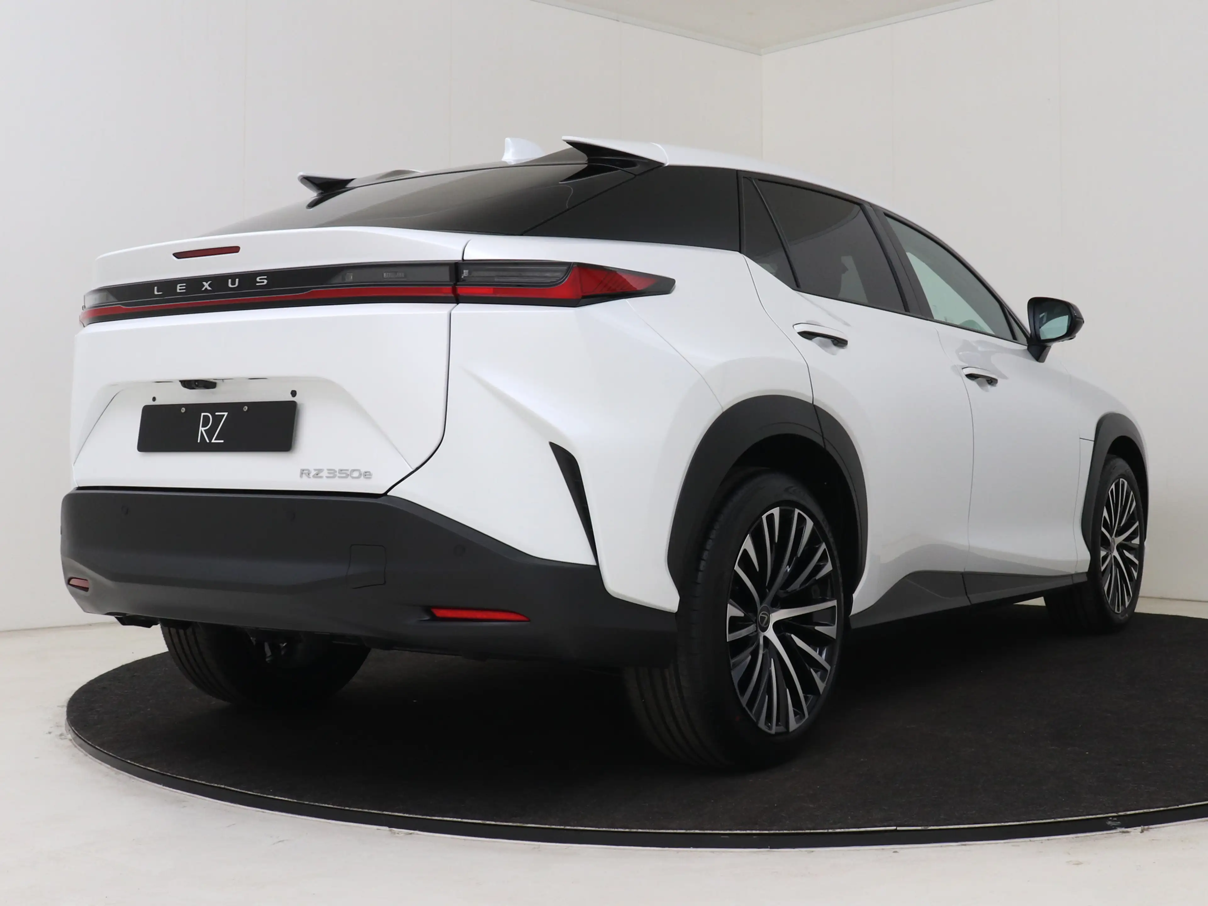 Lexus RZ 350e Luxury Line 77 kWh | 20" Velgen | Head Up Dis — photo 2