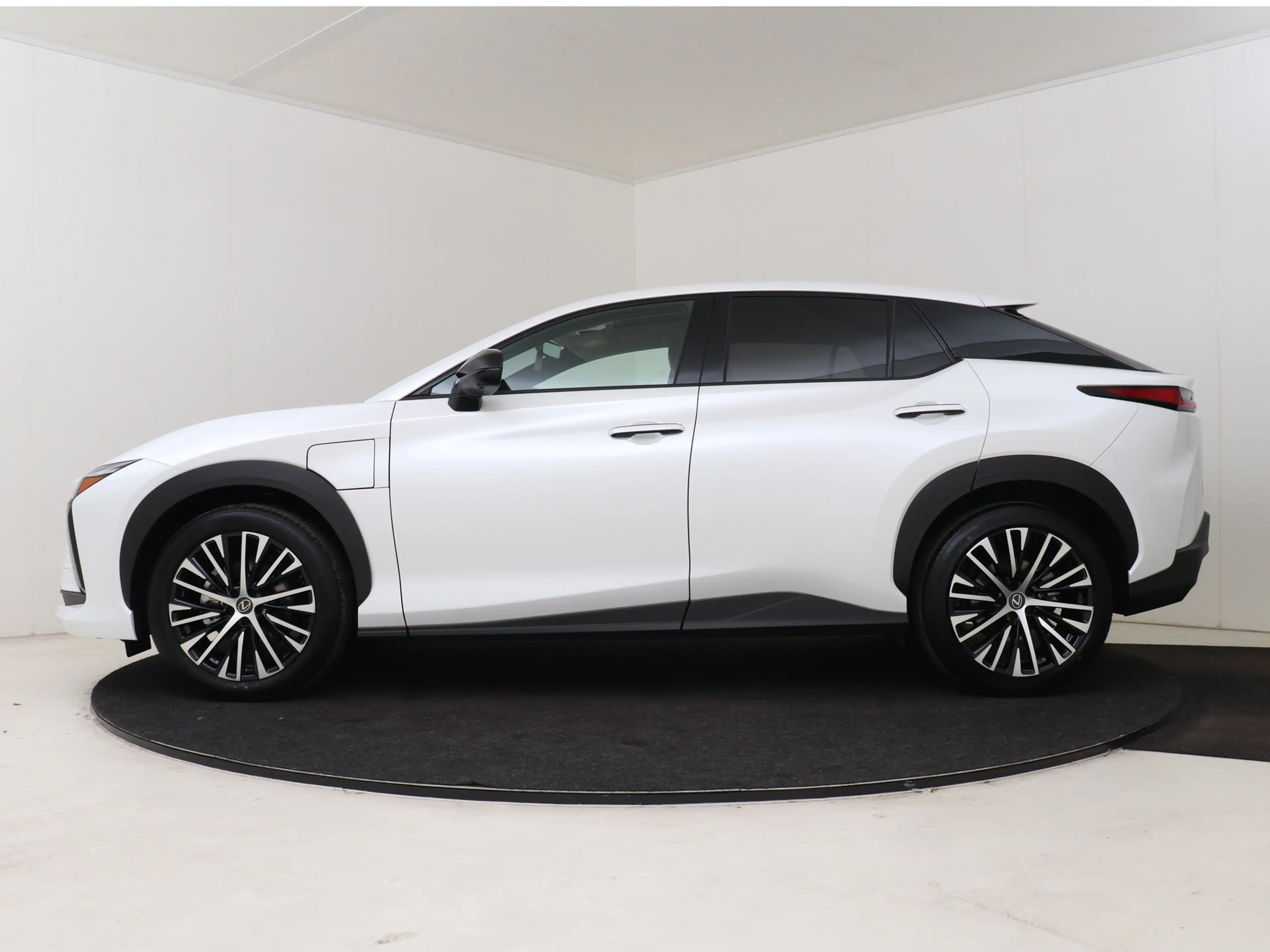 Lexus RZ 350e Luxury Line 77 kWh | 20" Velgen | Head Up Dis — photo 3