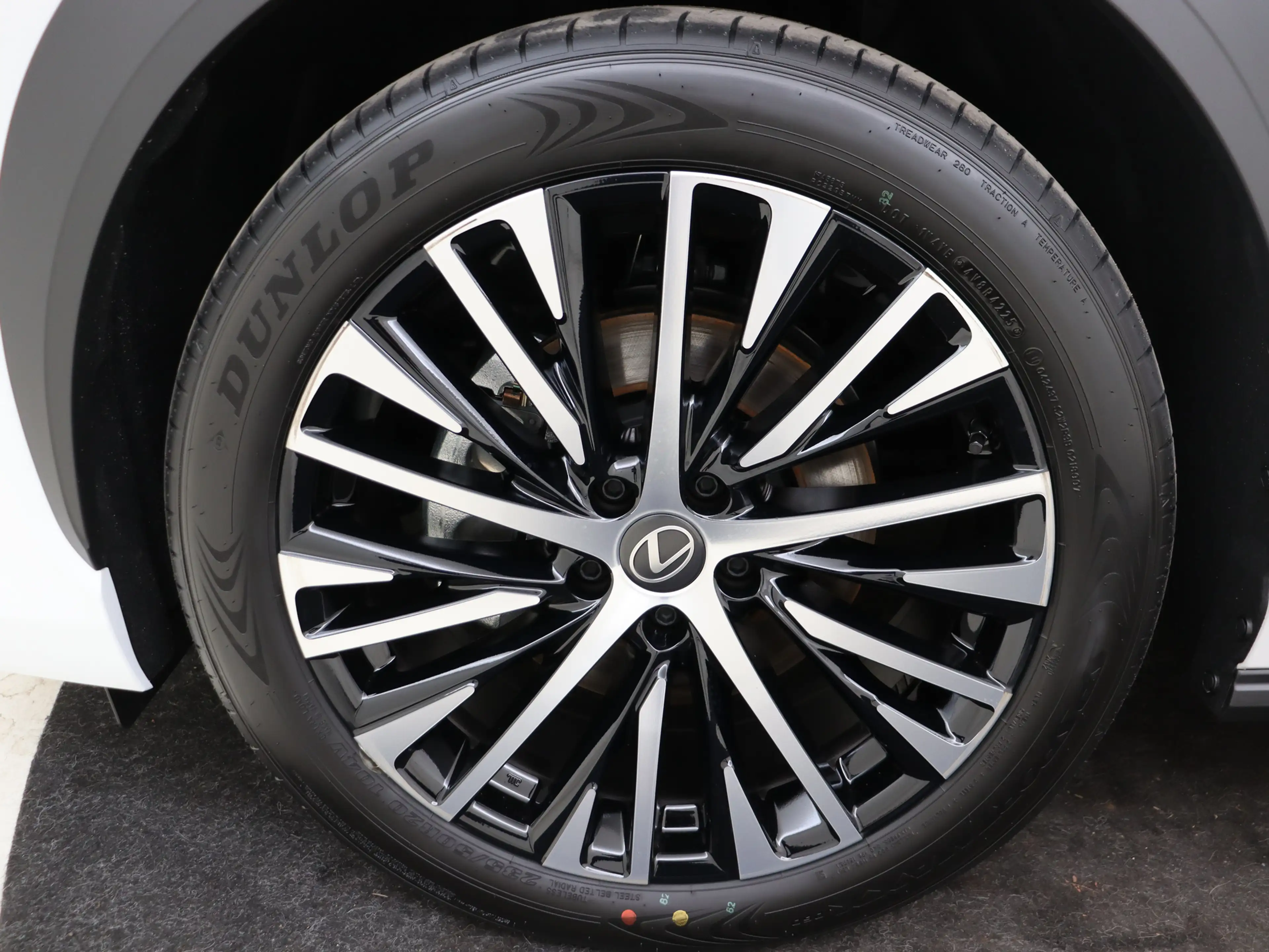 Lexus RZ 350e Luxury Line 77 kWh | 20" Velgen | Head Up Dis — photo 5