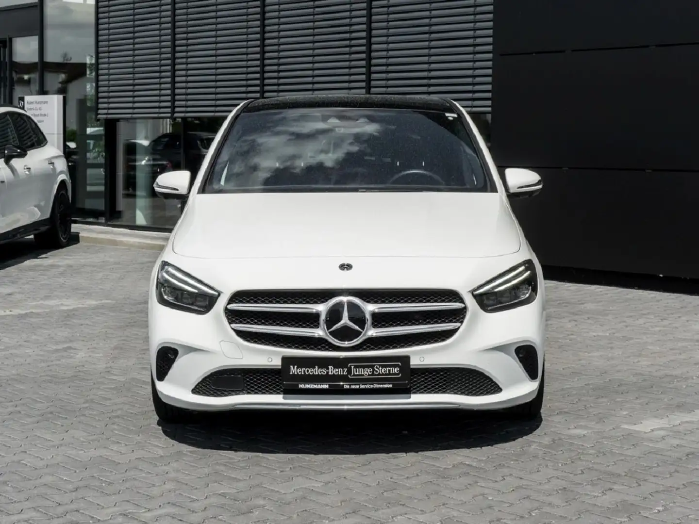 Mercedes-Benz B 200 4M Progressive Panorama Distronic 360° Wit - 2