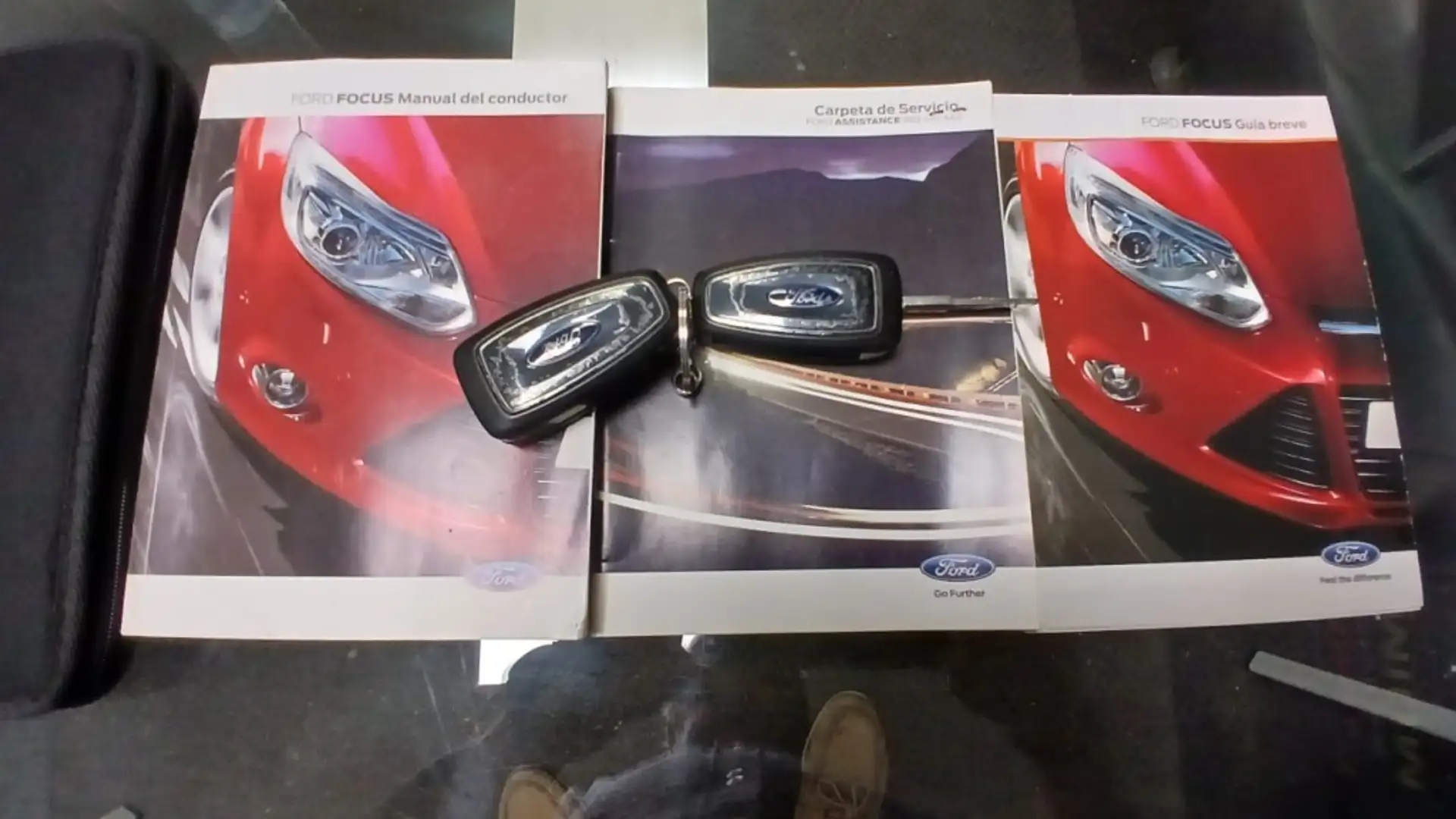 Ford Focus 1.6TDCi Urban Rojo - 2