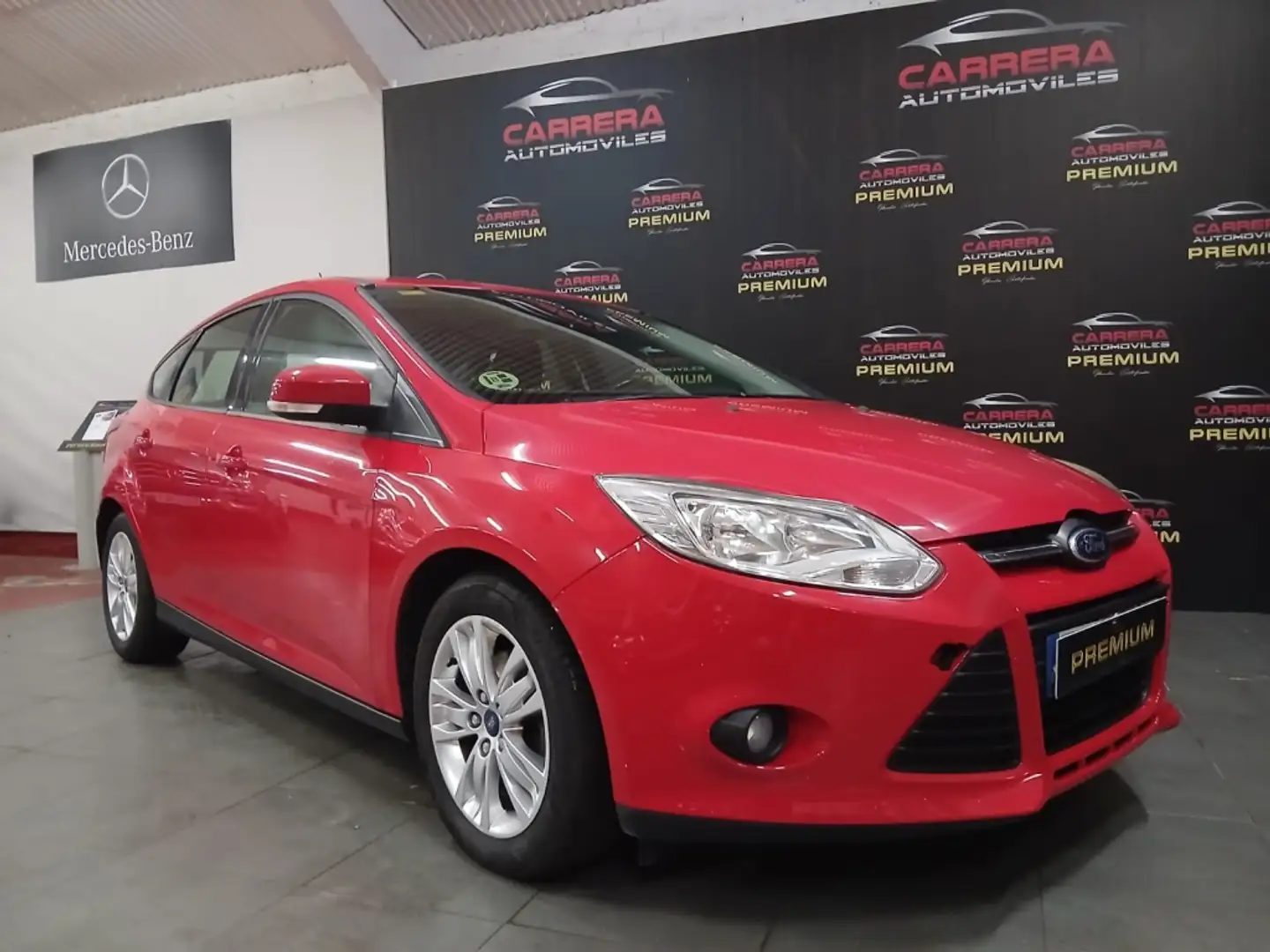 Ford Focus 1.6TDCi Urban Rojo - 1