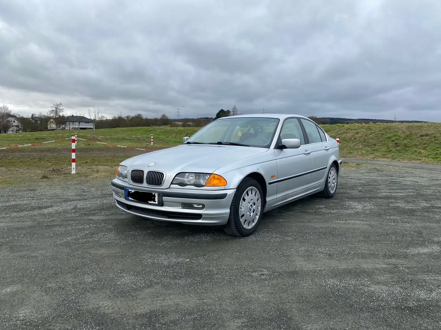 BMW 328 e46 328 *TÜV HU bis 2/26* Plateado - 1