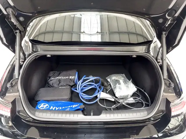 Hyundai Ioniq 6 view 6
