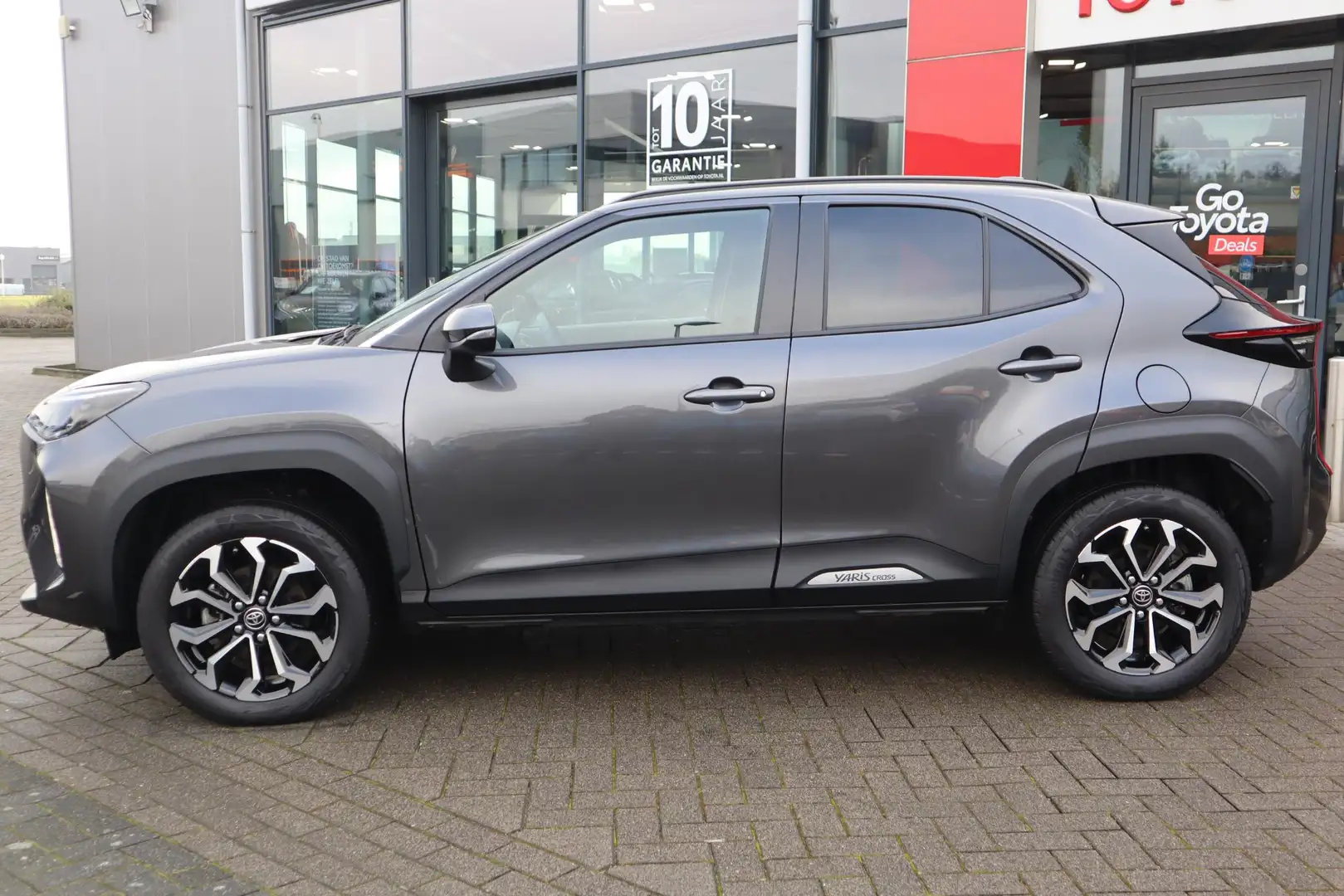 Toyota Yaris Cross 1.5 HYBRID DYNAMIC AWD PANODAK APPLE/ANDROID EL-AC Grigio - 2