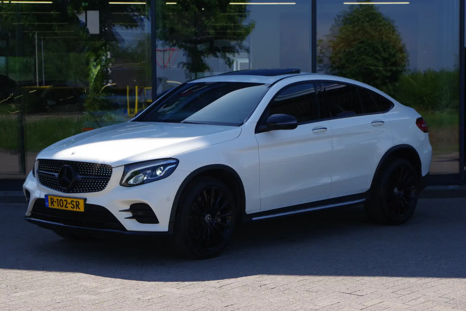 Mercedes-Benz GLC 250 Coupé 4MATIC 245 PK AMG-Line, Schuif-Kanteldak, LE Wit - 1